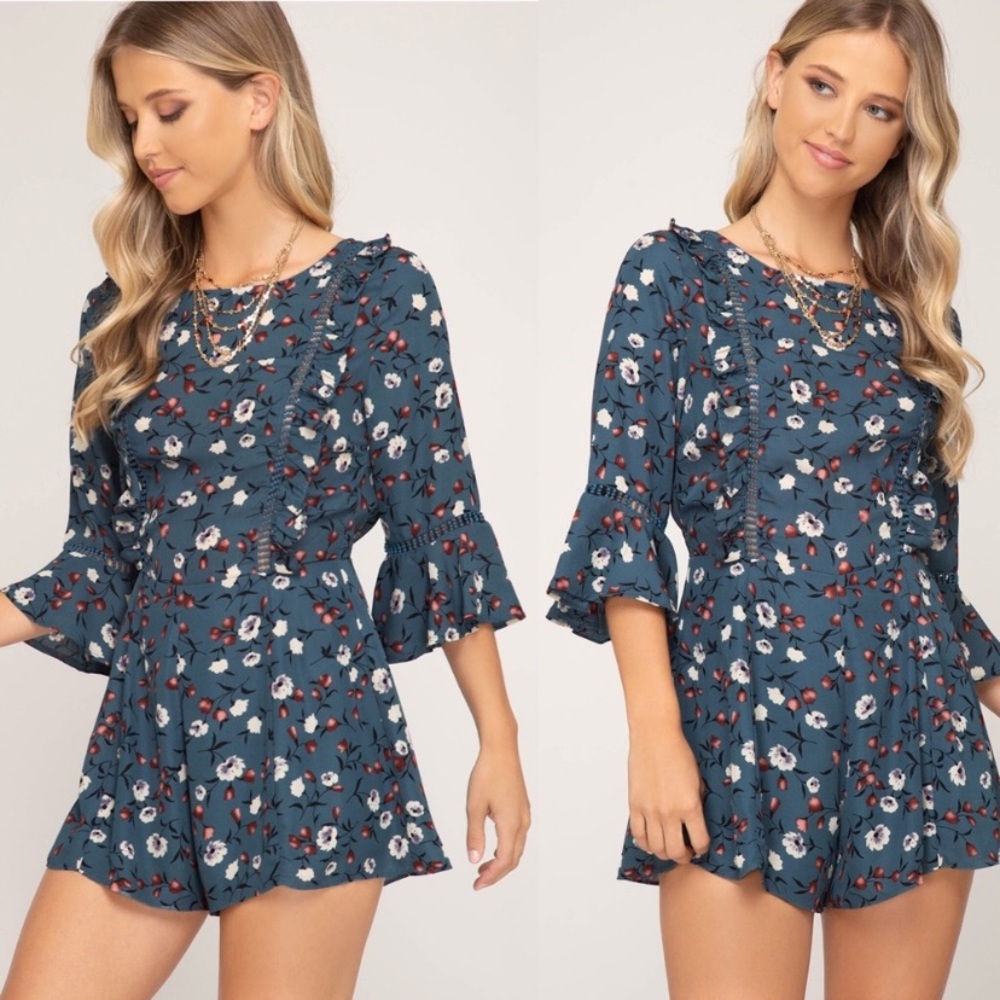 She and Sky Blue Floral Romper. Size Small.